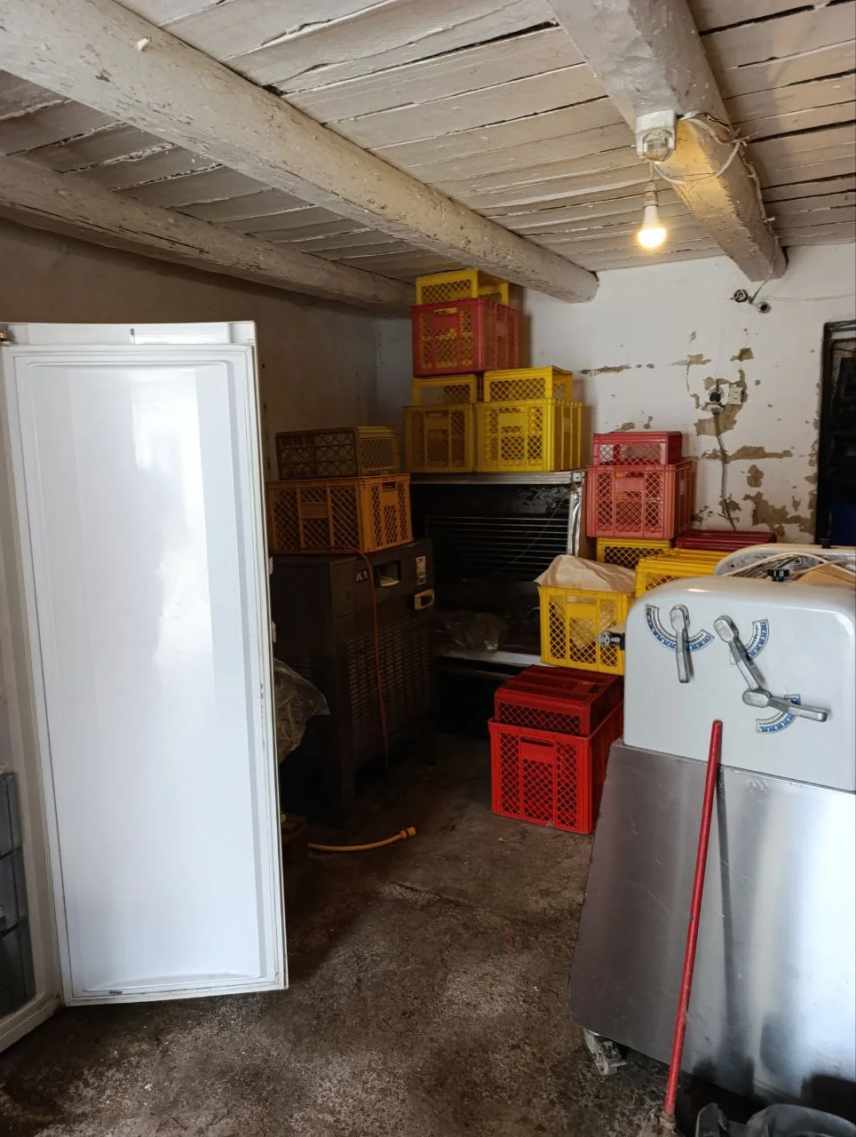Дом с пекарней в городе Бечей. 40 км от Нови Сада.