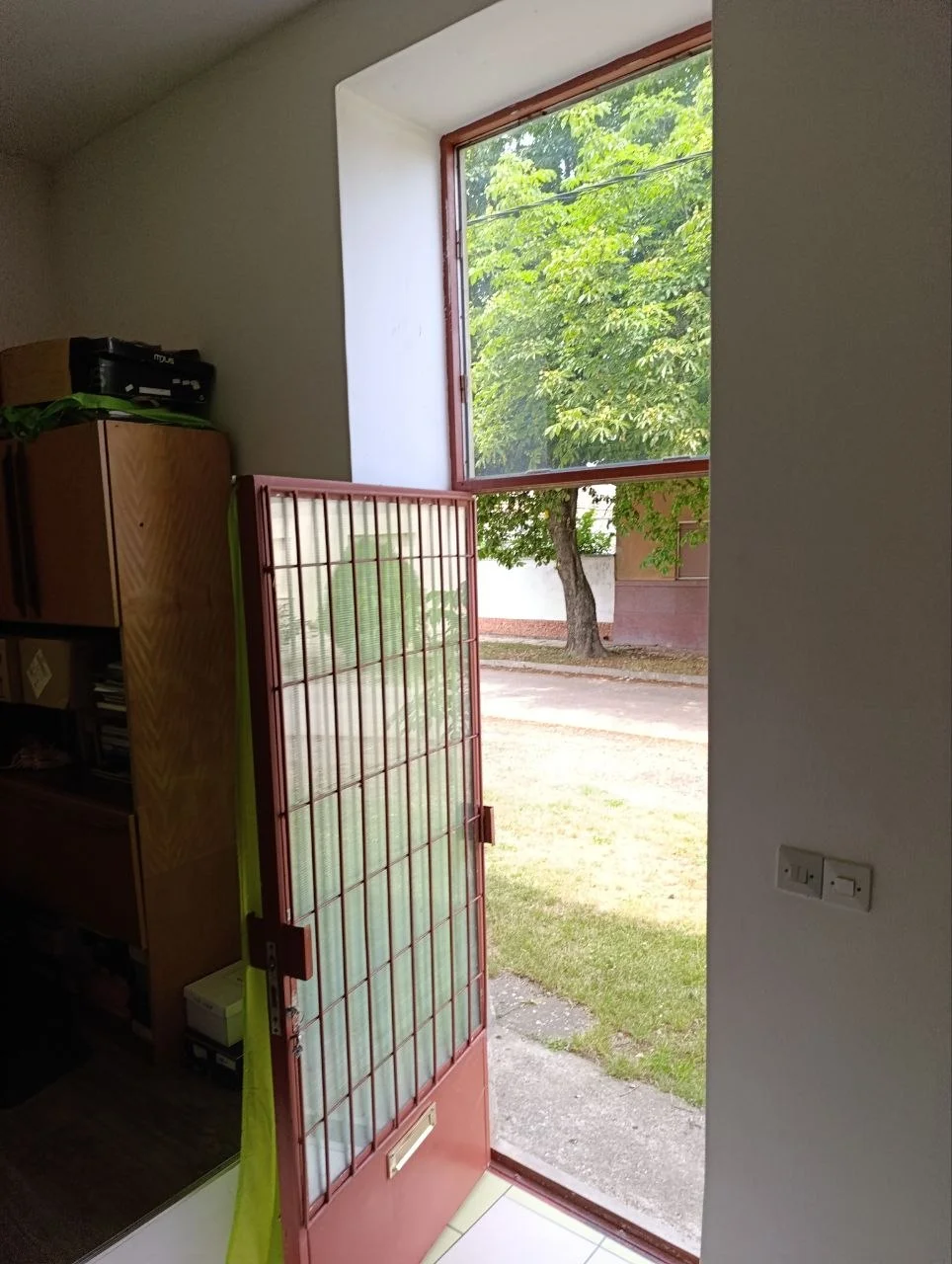 Кирпичный жилой с помещением под офис в городе Бечей. 40 км от Нови Сада.