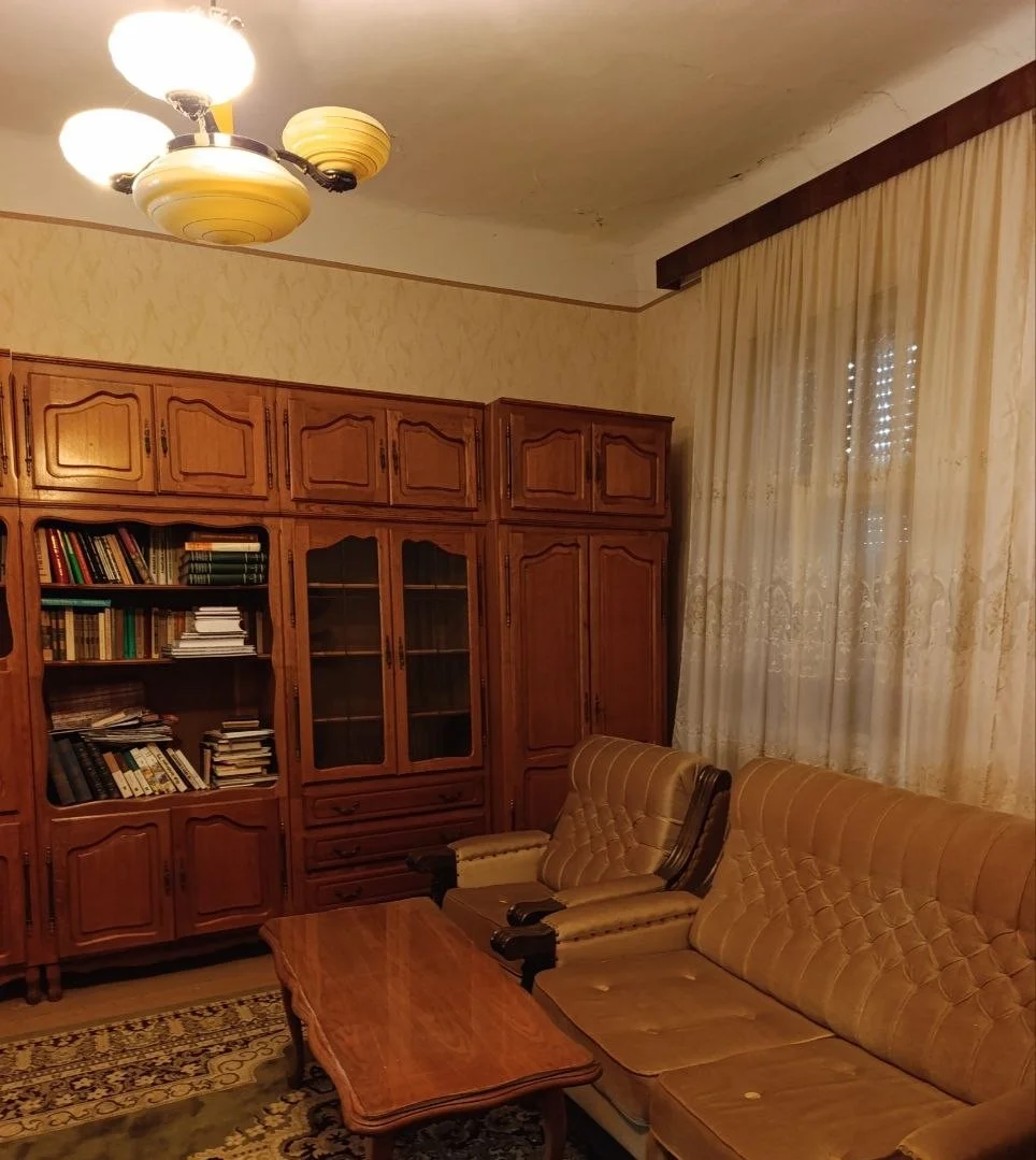 Старинный кирпичный дом в городе. 40 км от Нови Сада