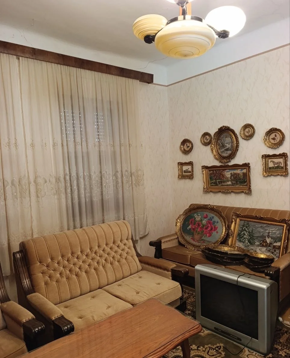 Старинный кирпичный дом в городе. 40 км от Нови Сада