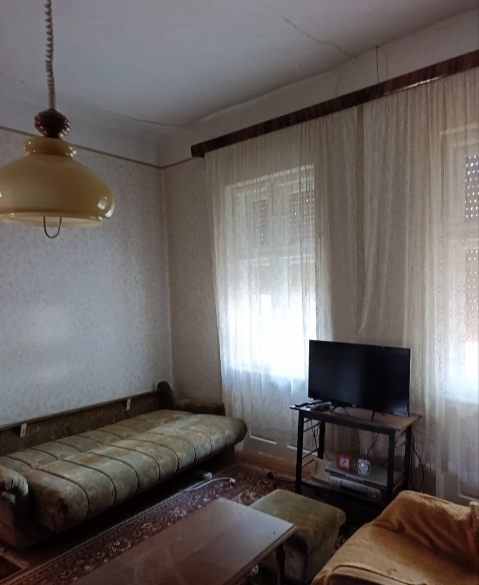 Старинный кирпичный дом в городе. 40 км от Нови Сада