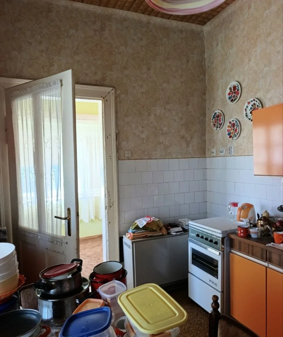 Старинный кирпичный дом в городе. 40 км от Нови Сада