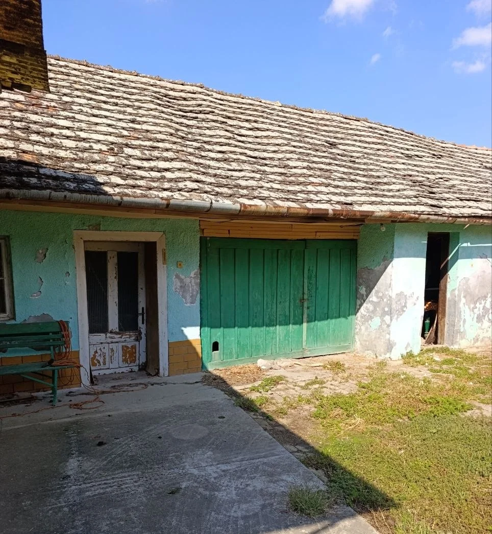 Старинный кирпичный дом в городе. 40 км от Нови Сада