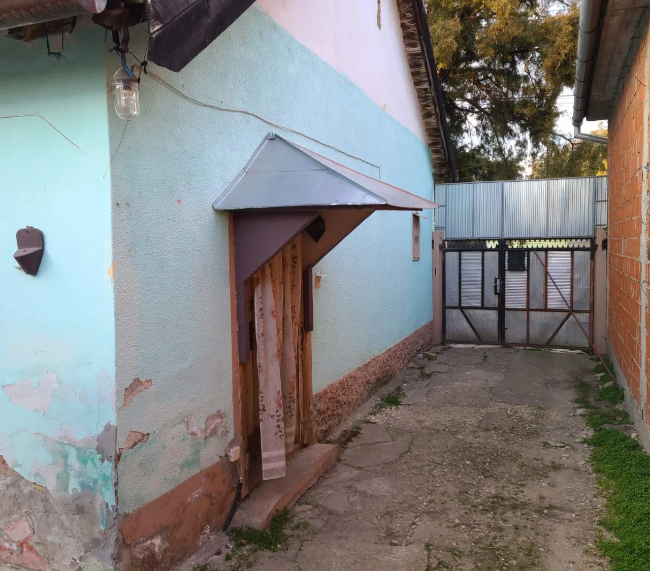 Дом с гаражом в городе Бечей. 40 км от Нови Сада