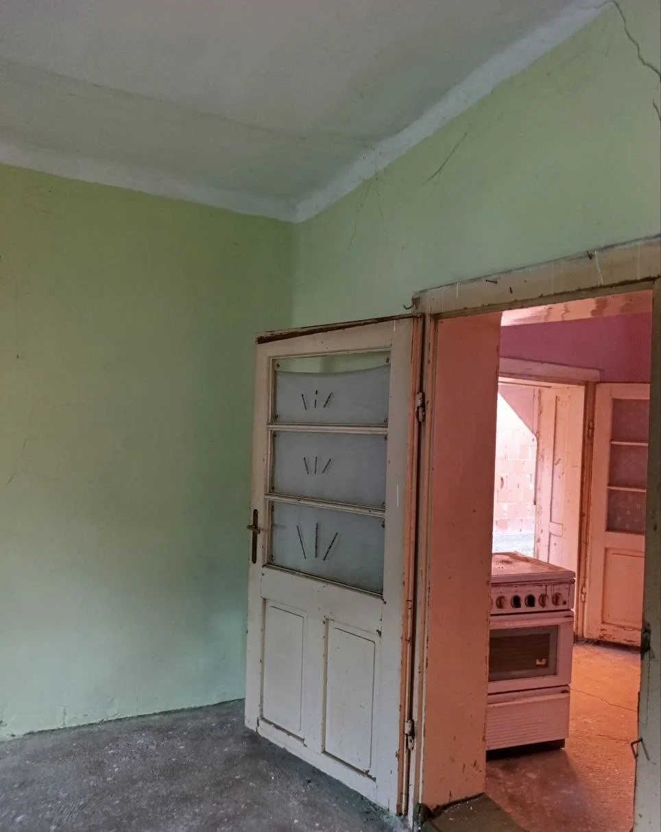 Дом с гаражом в городе Бечей. 40 км от Нови Сада