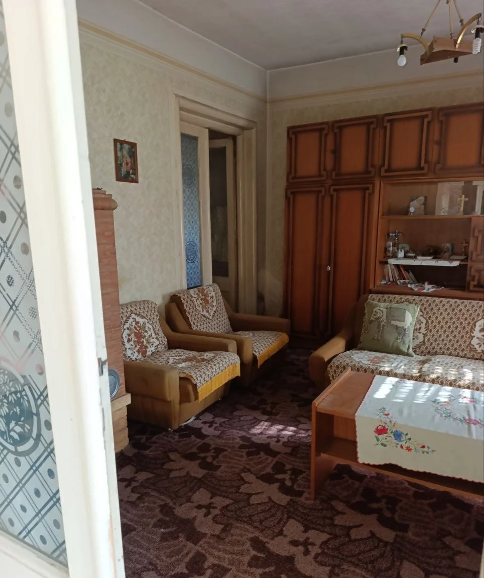 Просторный кирпичный дом. 50 км от Нови Сада