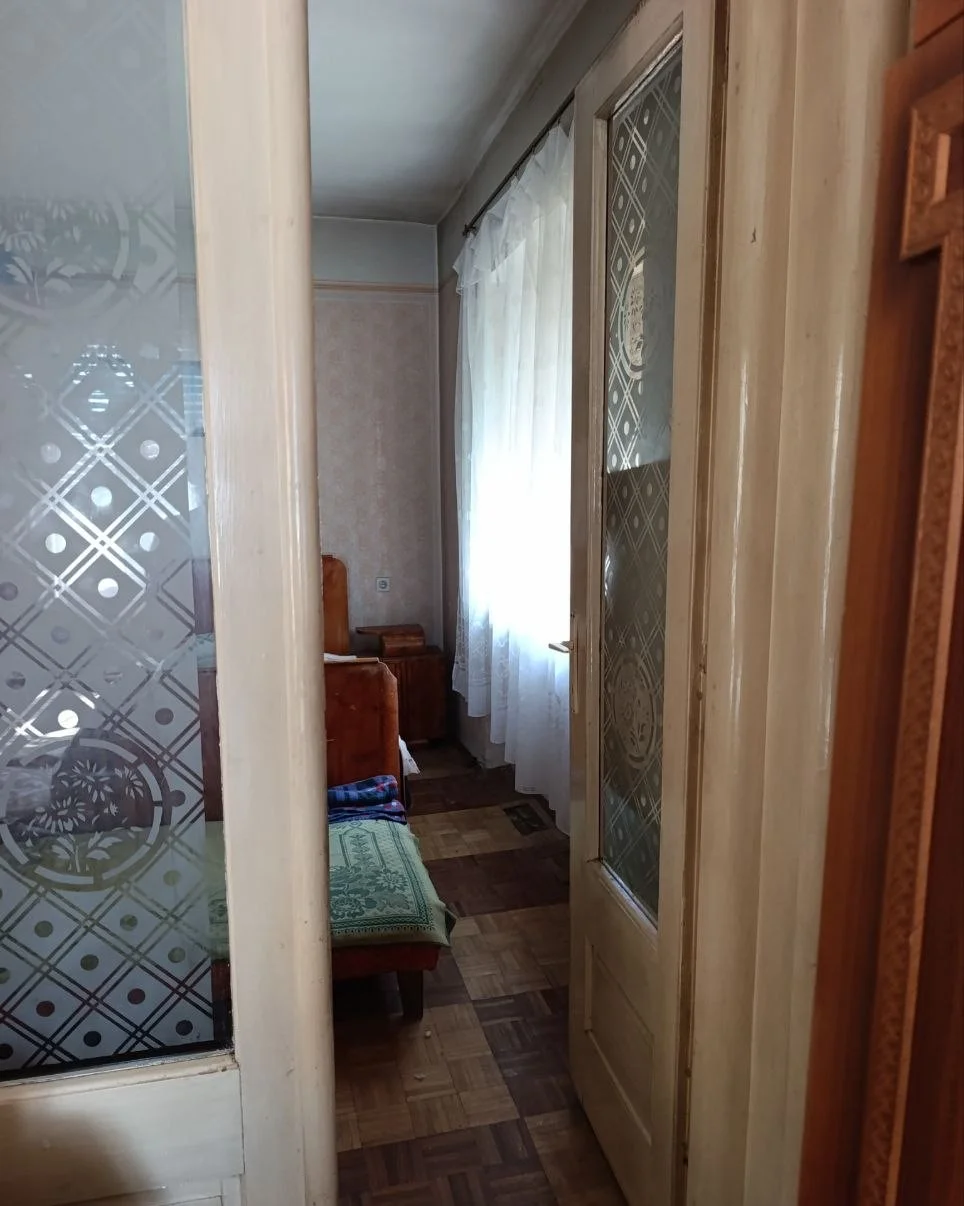 Просторный кирпичный дом. 50 км от Нови Сада