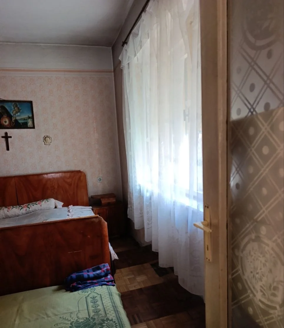 Просторный кирпичный дом. 50 км от Нови Сада