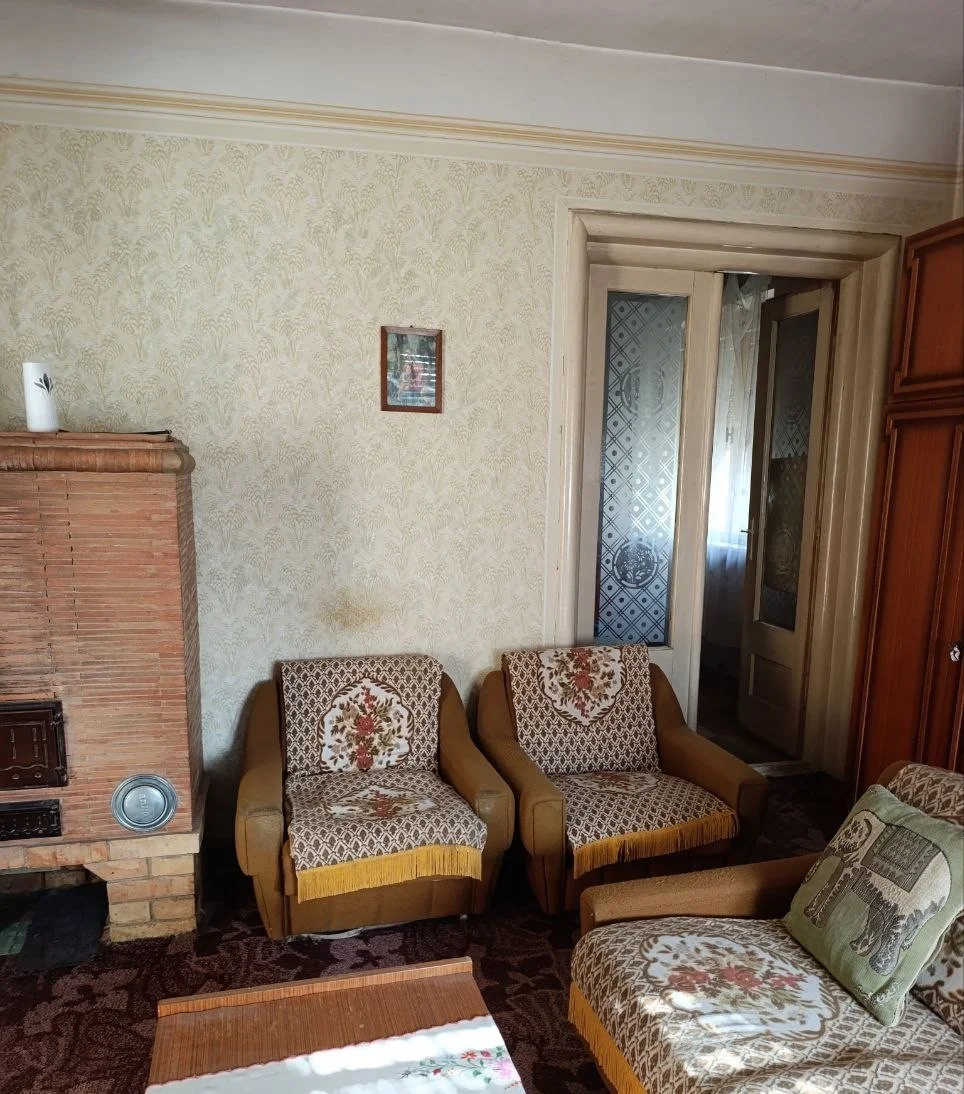 Просторный кирпичный дом. 50 км от Нови Сада