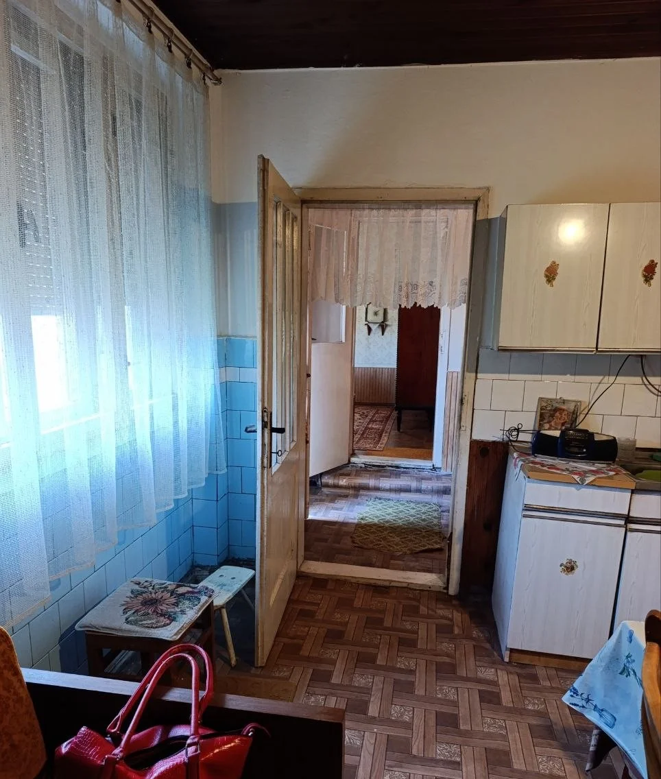 Просторный кирпичный дом. 50 км от Нови Сада